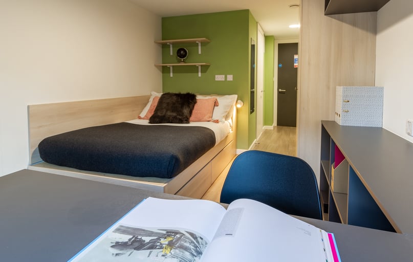 Silver En Suite River View, Dun Holm House, Unit 8, The Riverwalk, City Centre, Durham - Image 1